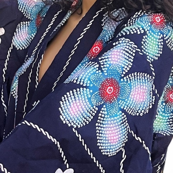 Vintage Handmade Japanese Navy Blue Kimono with Dotted Flowers - Picture 4 of 7